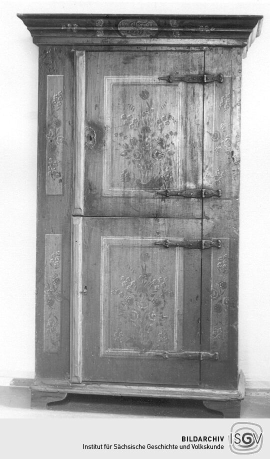 Doppeltüriger Speiseschrank