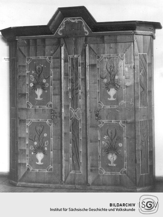 Bemalter Kleiderschrank von 1783