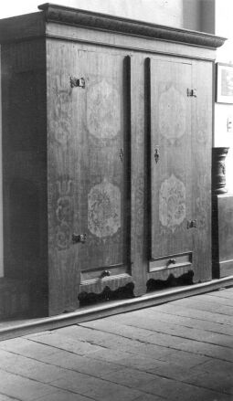 Bild: Zweitüriger Stollenschrank