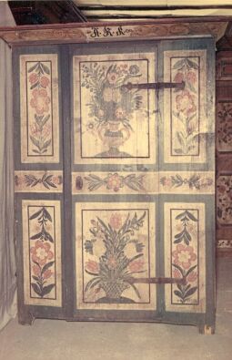 Bild: Kastenschrank aus dem Bergbaumuseum Freiberg
