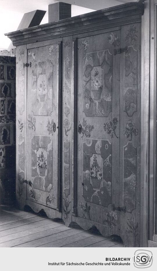 Zweitüriger Stollenschrank