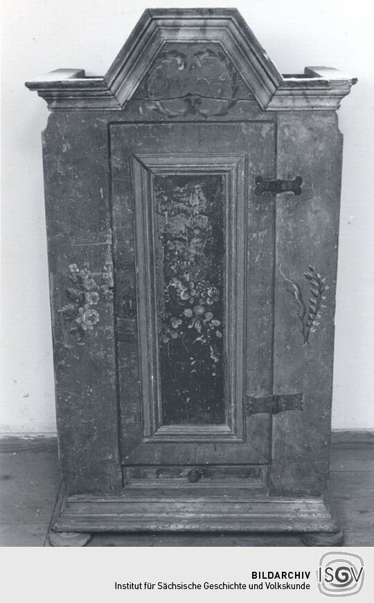 Kleiner Halb-Schrank