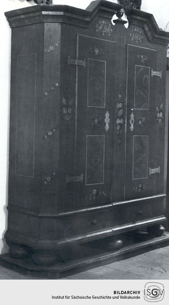 Kastenschrank