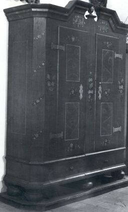 Bild: Kastenschrank