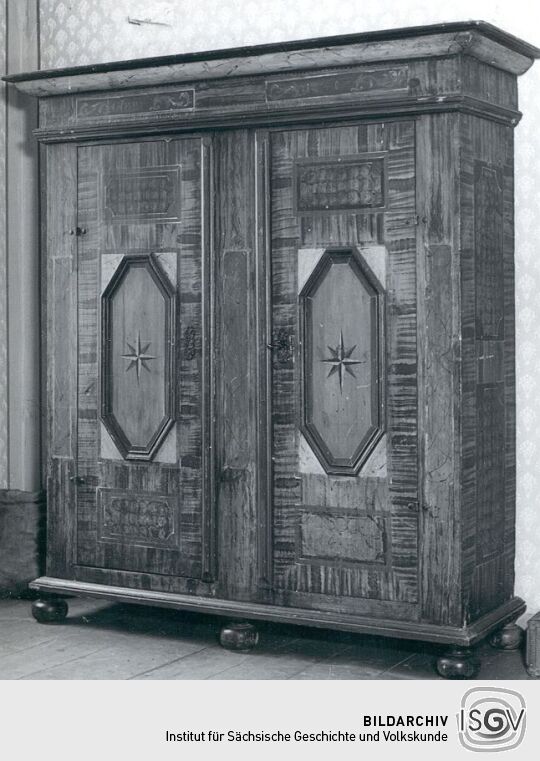 Zweitüriger Kastenschrank