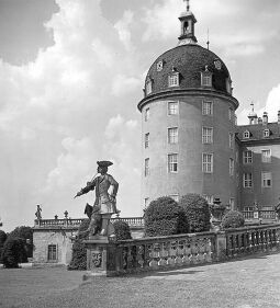 Bild: Jägerfigur am Jagdschloß Moritzburg