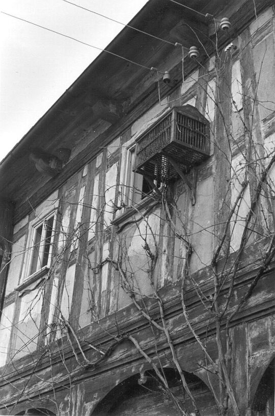 Quärkelhäuschen an einem Haus in Saalendorf