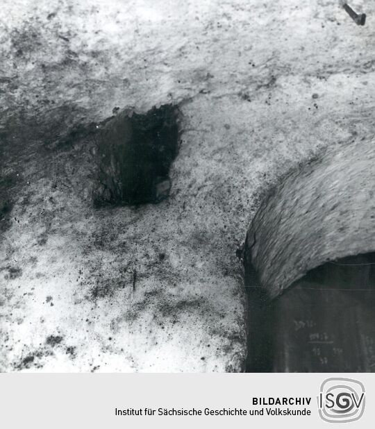 Belüftungslöcher eines Kellers in Seußlitz