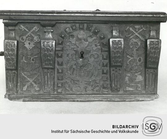 Innungstruhe aus der Heimatsammlung Lößnitz