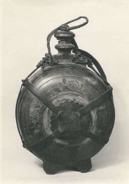 Bild: Feldflasche auf der Volkskunstausstellung in Leipzig
