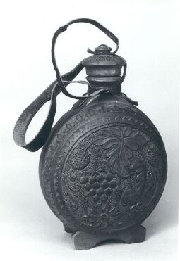 Bild: Feldflasche auf der Volkskunstausstellung in Leipzig