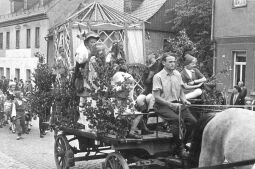 Bild: Festzug der Schrebergärtner in Schneeberg-Neustädtel