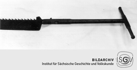 Große Säge zum Brettersägen