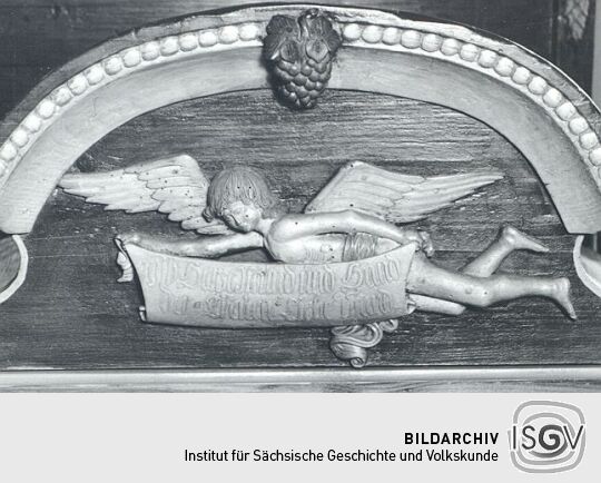 Engel an einem Bettgestell im Heimatmuseum Crimmitschau