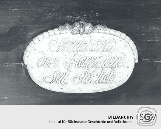 An einem Bettgestell im Heimatmuseum Crimmitschau