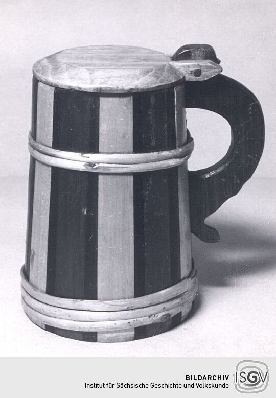 Hölzerner Bierhumpen