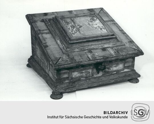 Hölzerner Nähkasten