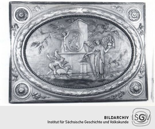 Allegorische Darstellung des Ruhmes als Reliefschnitzerei