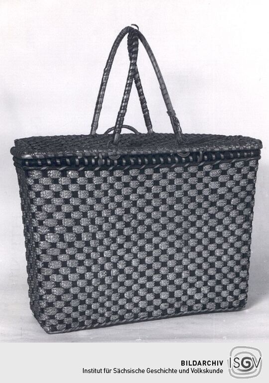 Strohgeflochtene Tasche