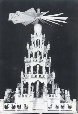 Bild: Pyramide von Walter Wötzel aus Schlettau