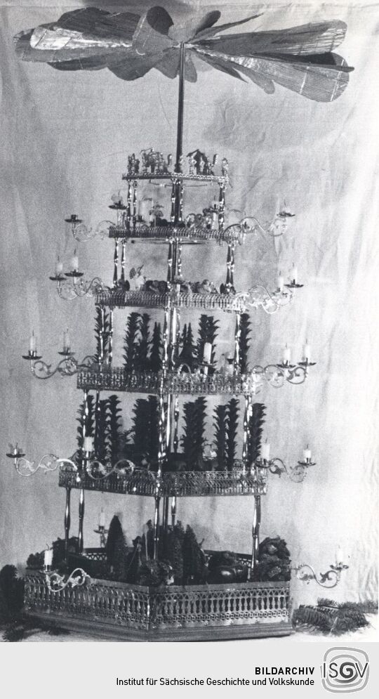 Pyramide aus Messingstäben aus Markneukirchen