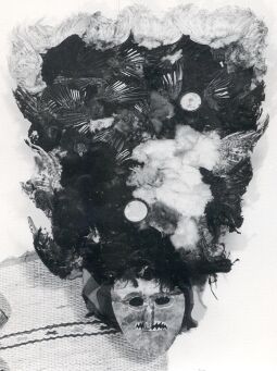 Bild: Neujahrsmaske aus dem Dorf Diwa