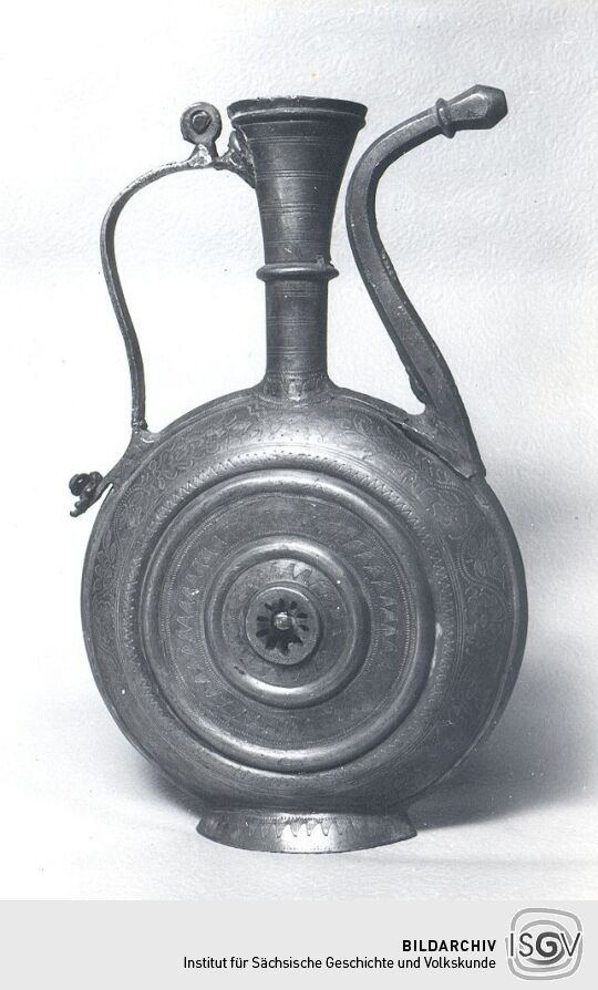 Zinnkrug in der bulgarischen Volkskunstausstellung in Leipzig