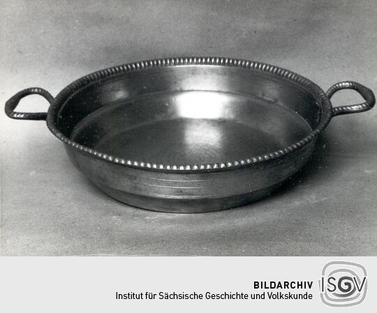 Schüssel im Museum Schneeberg