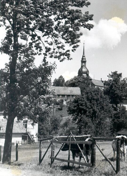 Blick zur Kirche in Erlbach