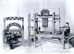 Bild: Posamentierstuhl, Fadenmühle