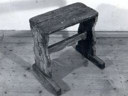 Bild: Bänkel, beim Spinnen benutzt