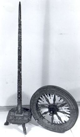 Bild: Spinnrocken und -rad