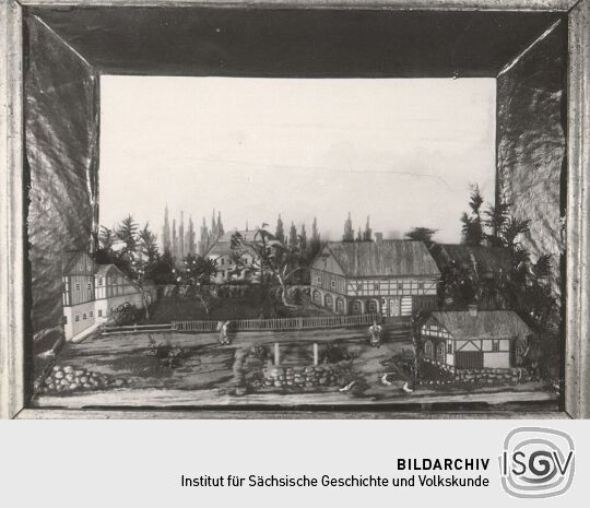 Glaskasten als Wandschmuck aus Seifhennersdorf