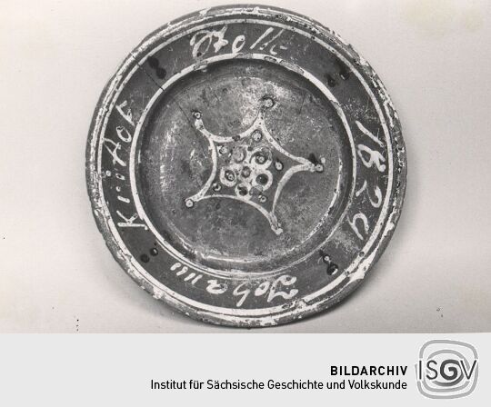Verzierter Teller aus dem Heimatmuseum Sebnitz