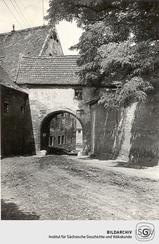 Toreinfahrt in Borthen