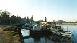 Bild: Anlegestelle der Weißen Flotte in Dresden