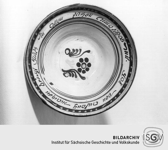 Steingutteller aus Oschatz