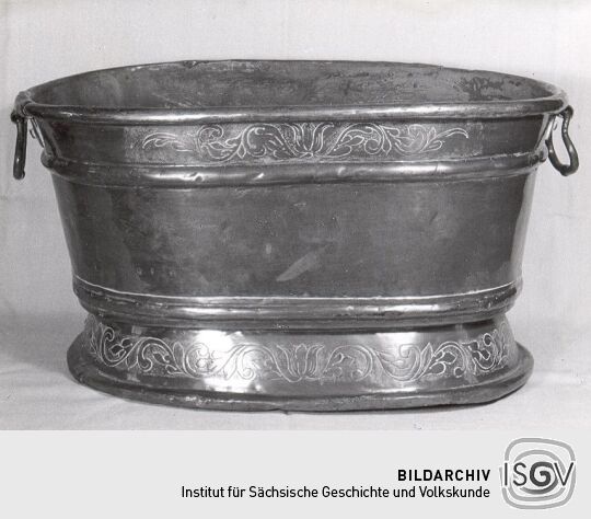Kinderbadewanne aus dem Museum für Volkskunst Dresden
