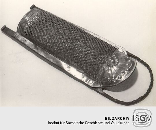Kartoffelreibe aus dem Heimatmuseum Oschatz