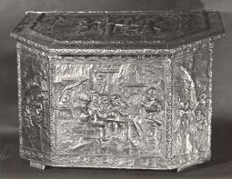 Bild: Holzkasten mit Messingblech beschlagen aus dem Heimatmuseum Hoyerswerda