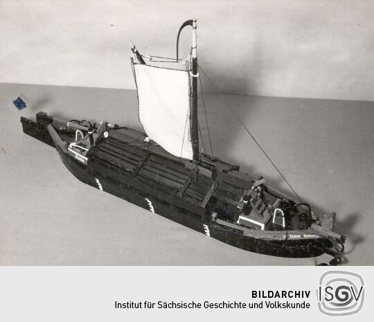 Modell eines Schifferkahnes