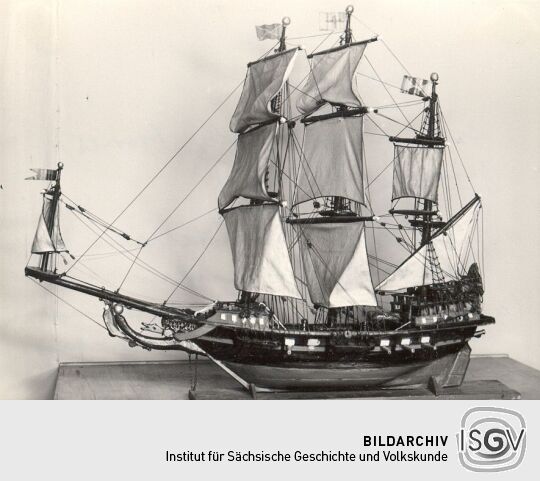 Schnitzarbeit ausgestellt auf der Dresdner Weihnachtsausstellung1952