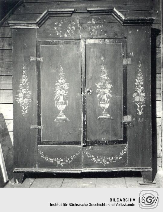 Kleiderschrank aus dem Heimatmuseum Waltersdorf