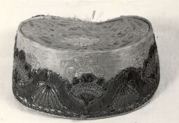 Bild: Frauenhaube aus dem Museum Leisnig