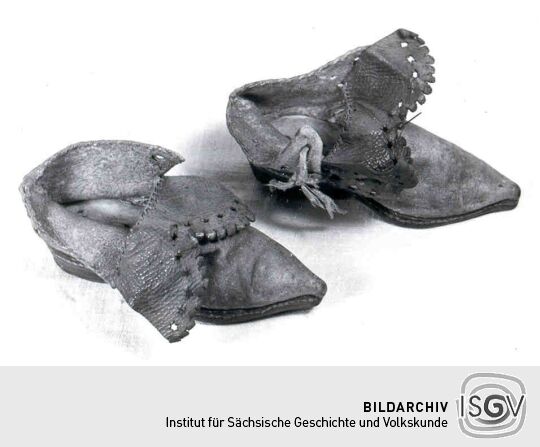 Kinderschuhe im Museum Leisnig