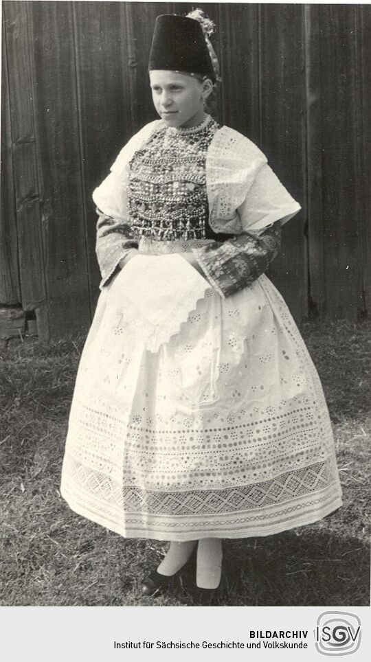 Brautjungfer aus Seidewinkel in Tracht