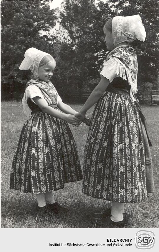 Mädchen aus Seidewinkel in sorbischer Festtracht