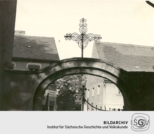 Eingangstor  zur Kreuzkirche in Wittichenau