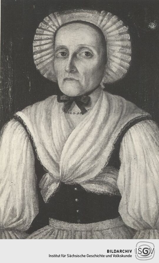 Frau aus Großschönau in Trachtkleidung