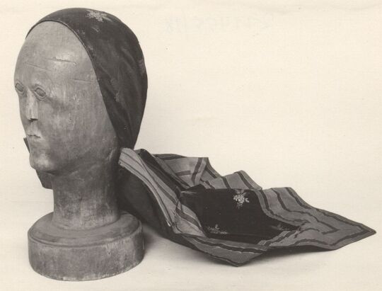 Haubenstock mit Trachtenhaube aus Altenburg